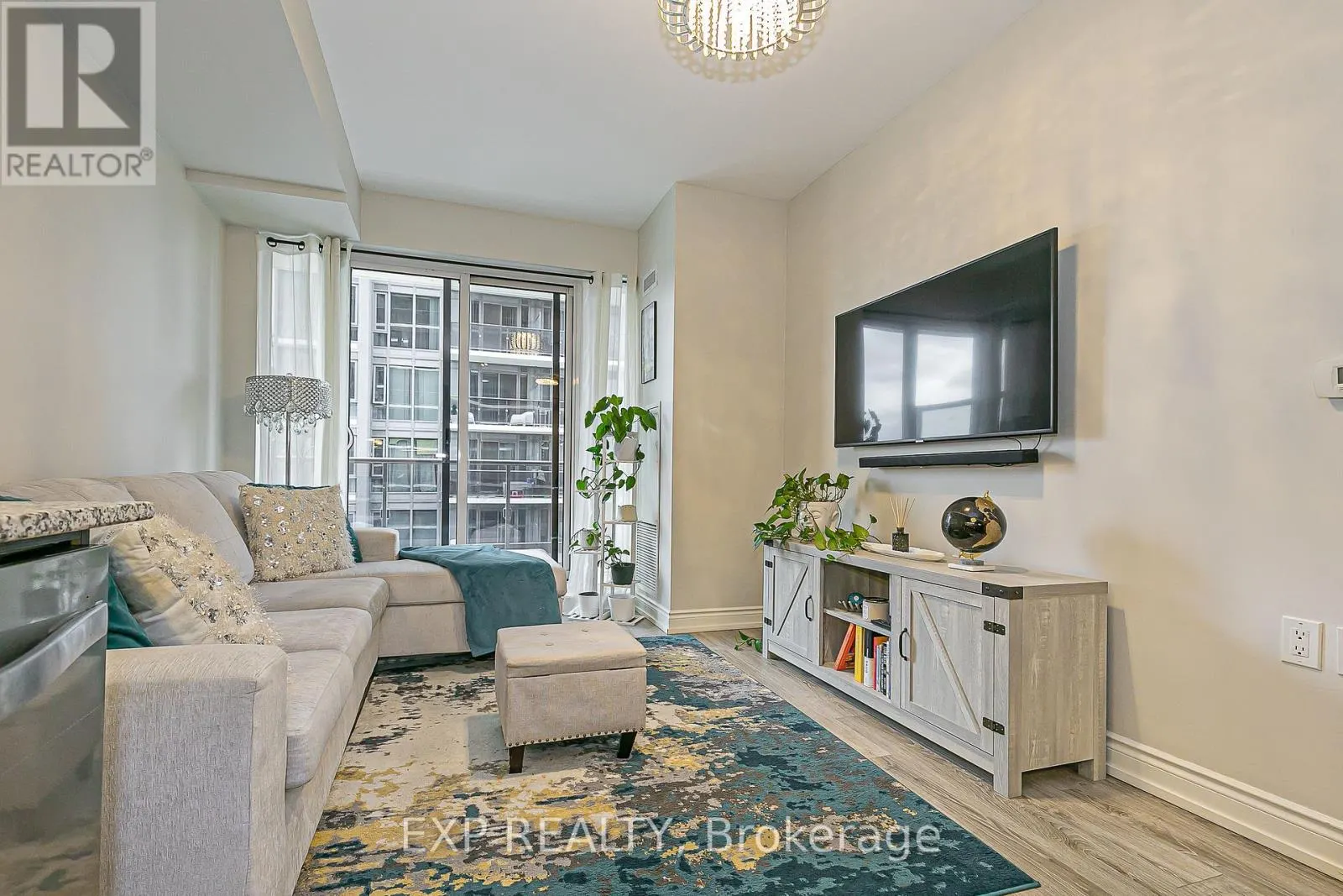 1005 - 9608 YONGE STREET