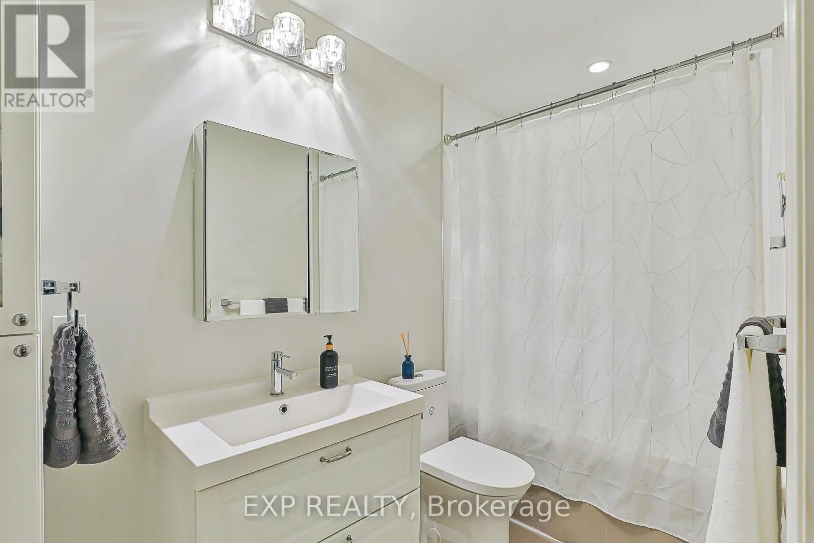1005 - 9608 YONGE STREET