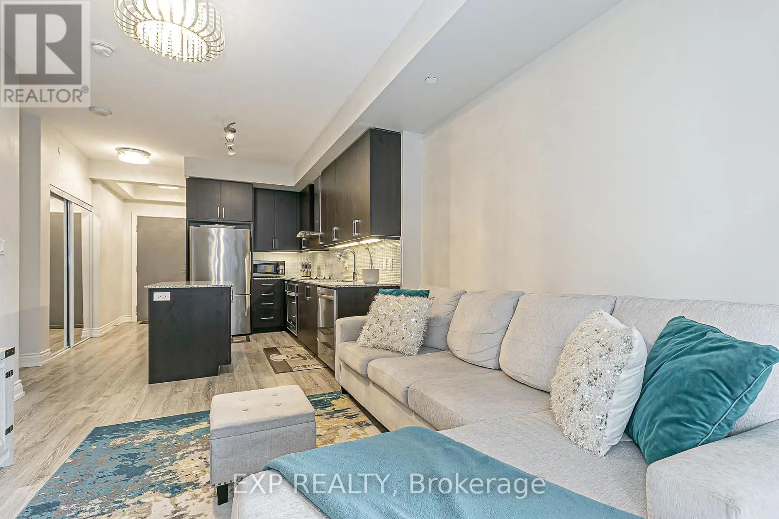 1005 - 9608 YONGE STREET