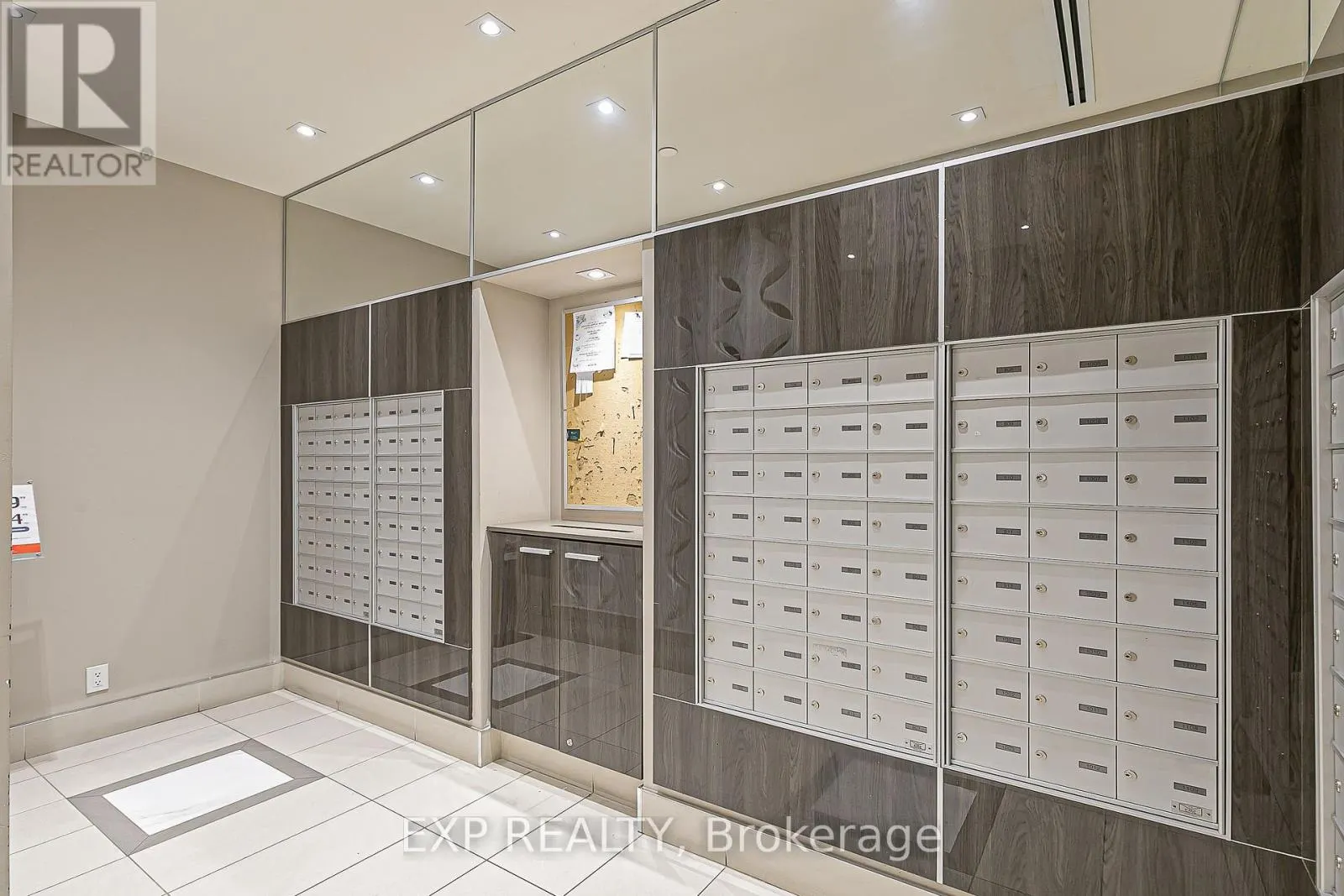 1005 - 9608 YONGE STREET