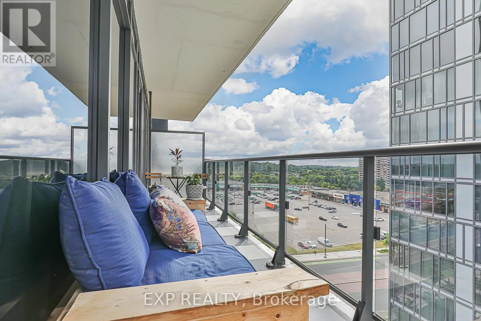 1005 - 9608 YONGE STREET