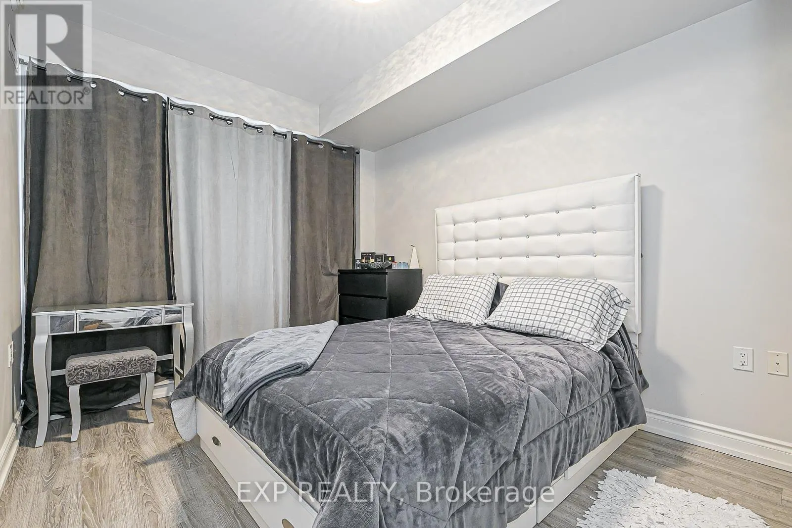 1005 - 9608 YONGE STREET