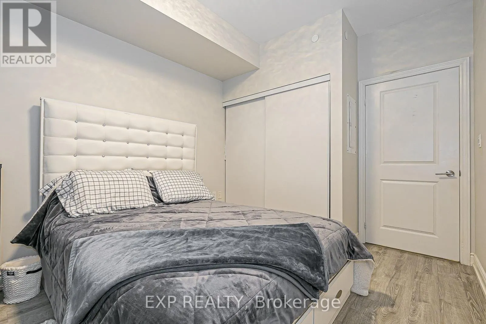 1005 - 9608 YONGE STREET