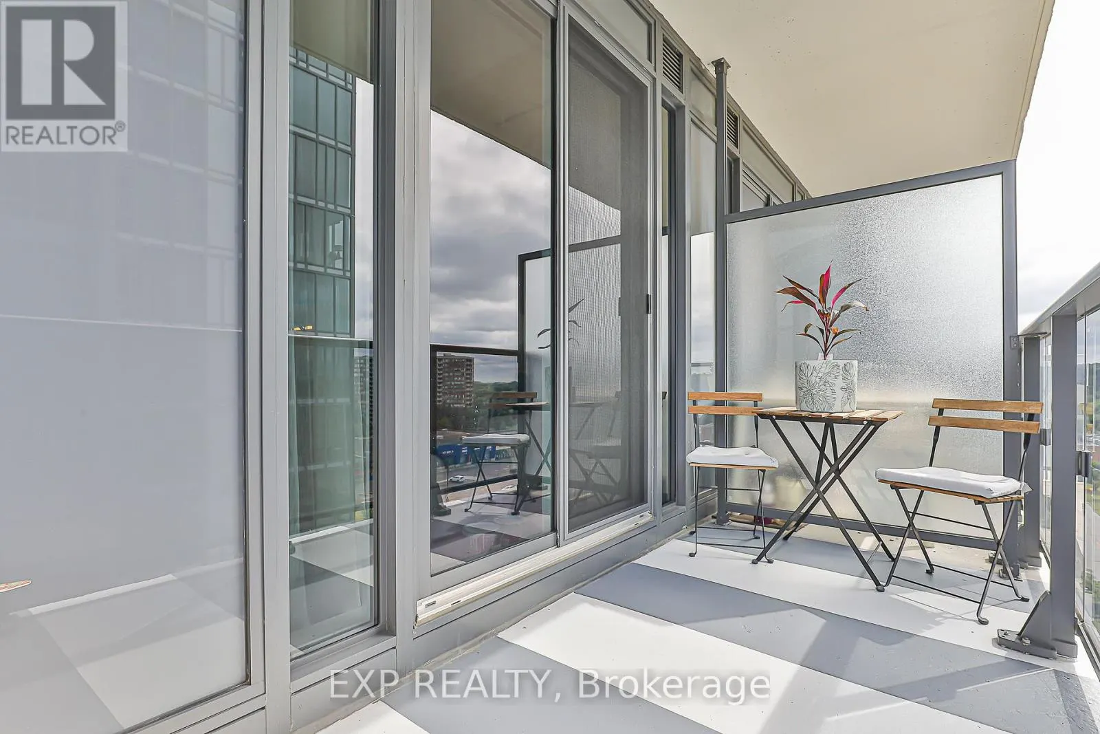 1005 - 9608 YONGE STREET
