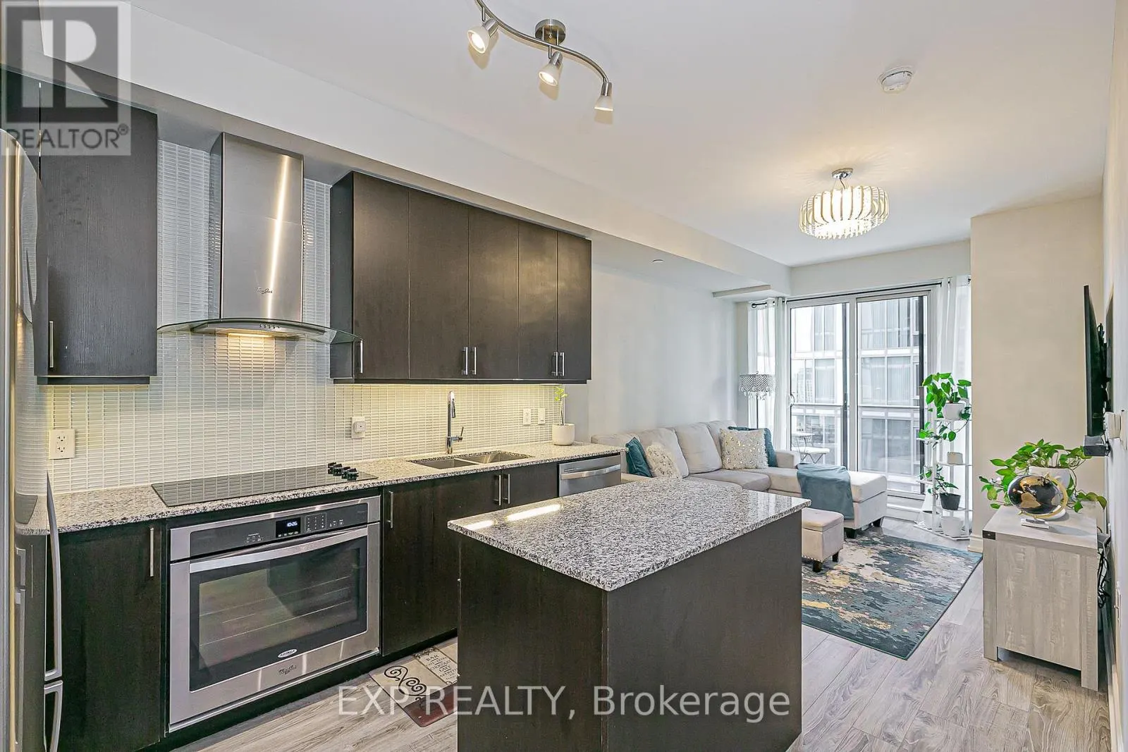 1005 - 9608 YONGE STREET