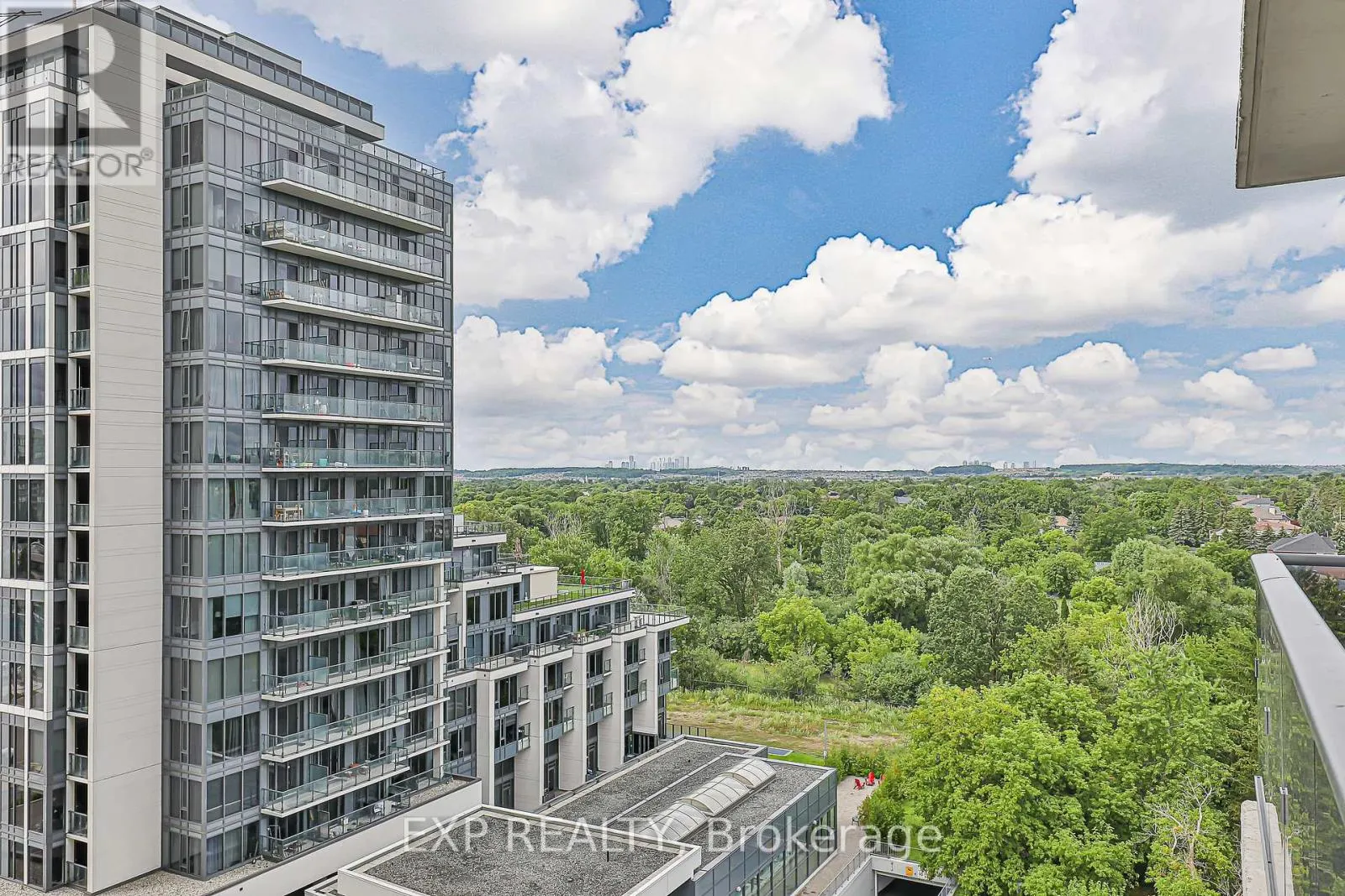 1005 - 9608 YONGE STREET