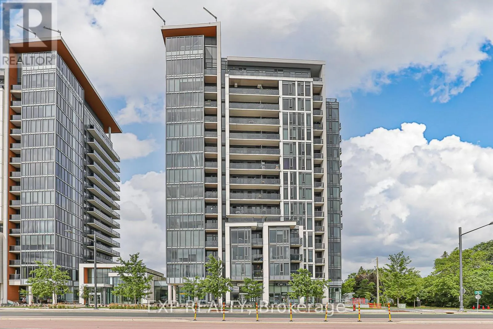 1005 - 9608 YONGE STREET