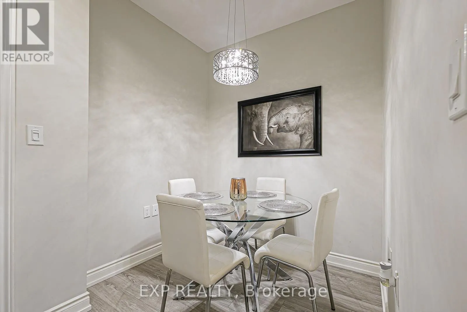 1005 - 9608 YONGE STREET