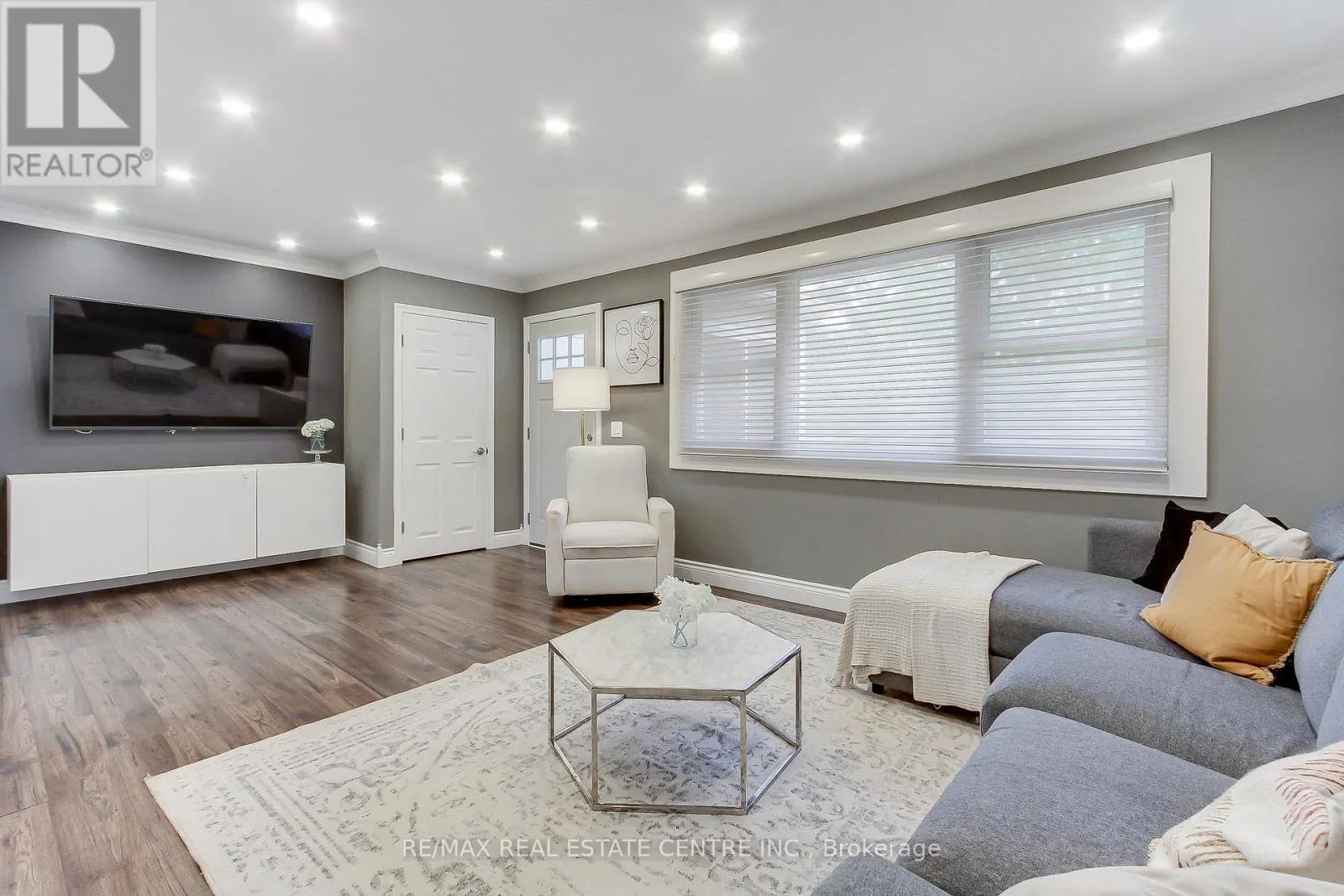 458 DUNDAS STREET