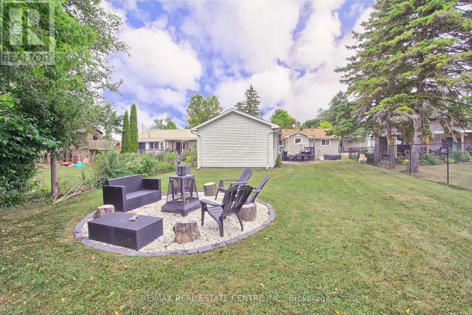 458 DUNDAS STREET