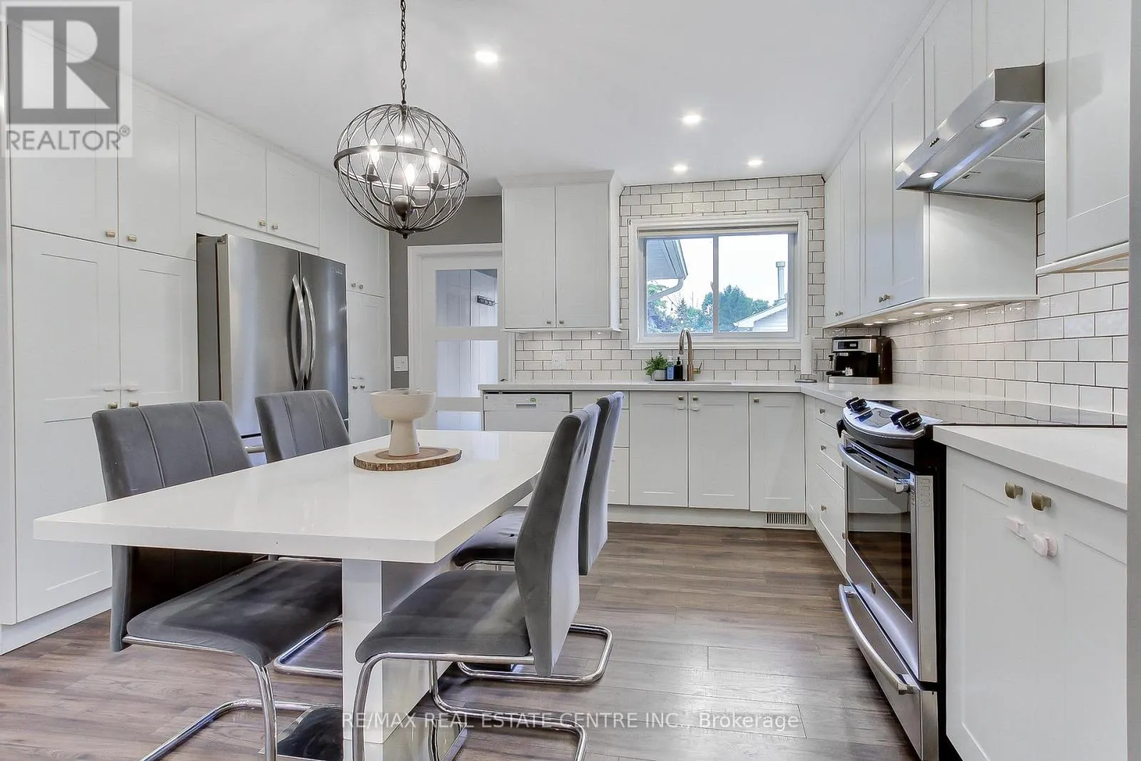 458 DUNDAS STREET