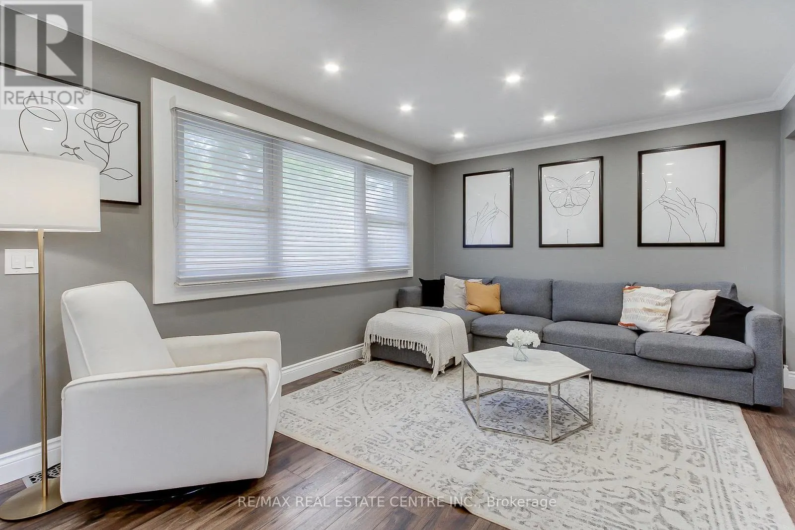 458 DUNDAS STREET