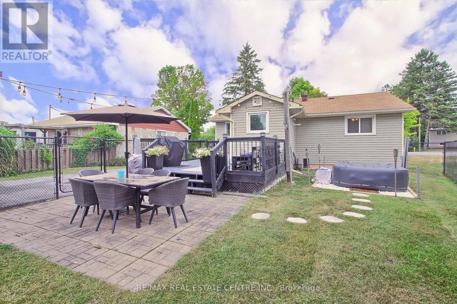 458 DUNDAS STREET