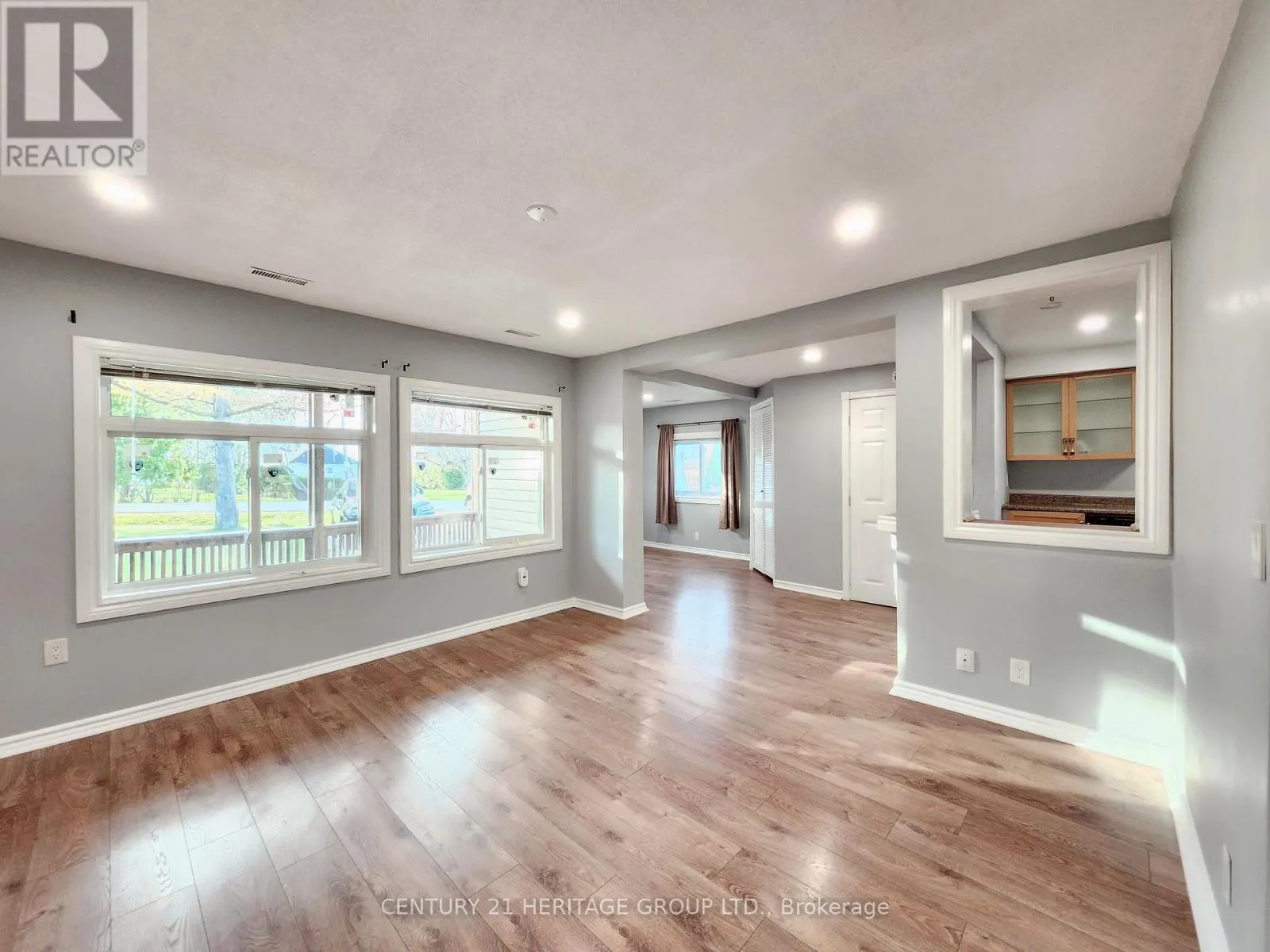 493 LAKE DRIVE S