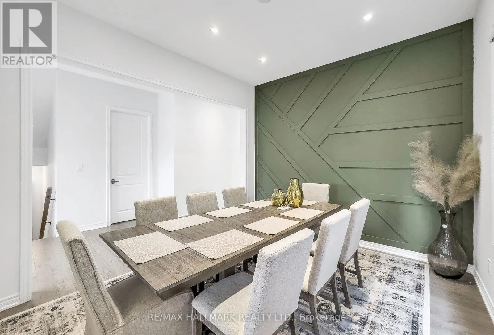 84 PINE HILL CRESCENT