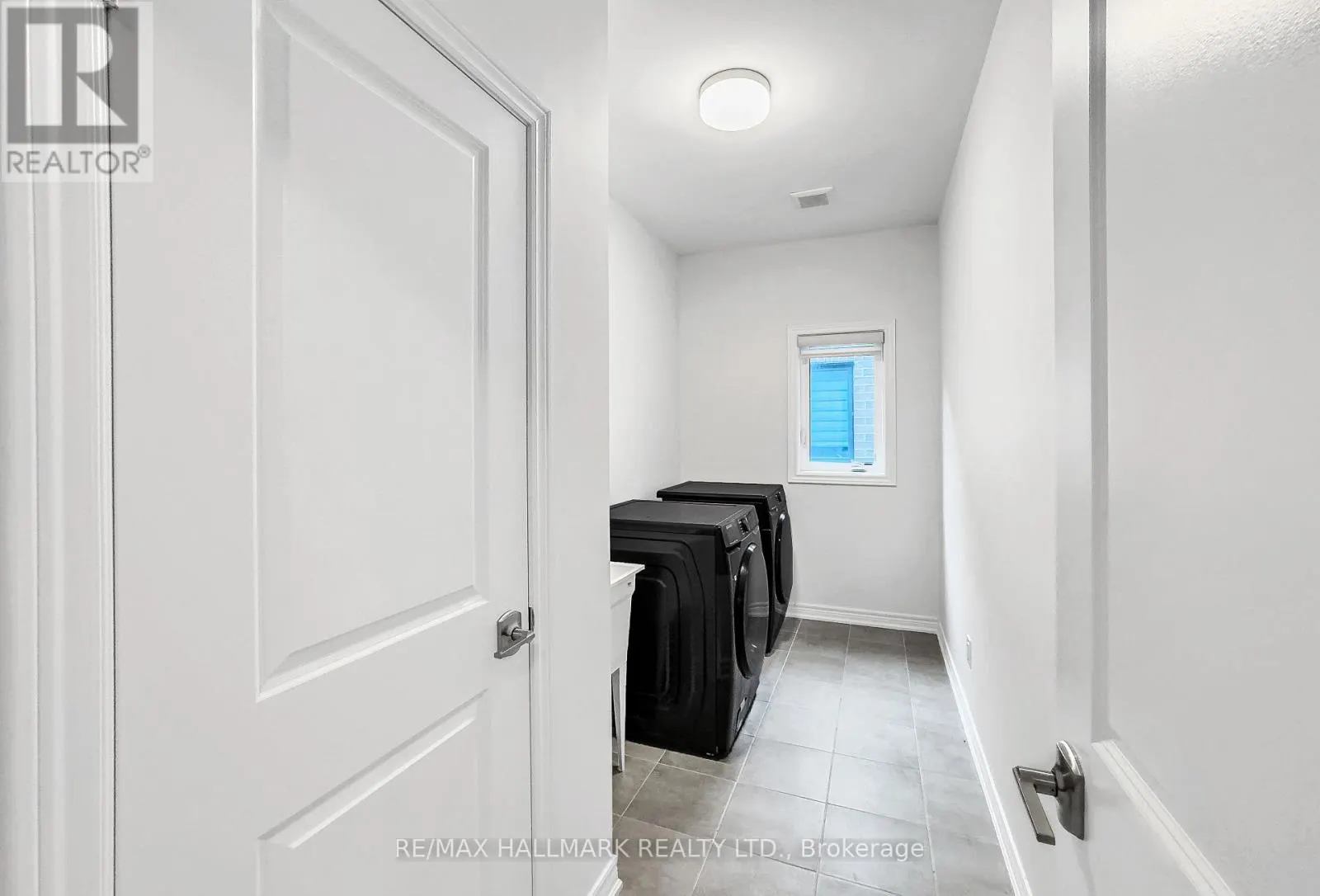 84 PINE HILL CRESCENT