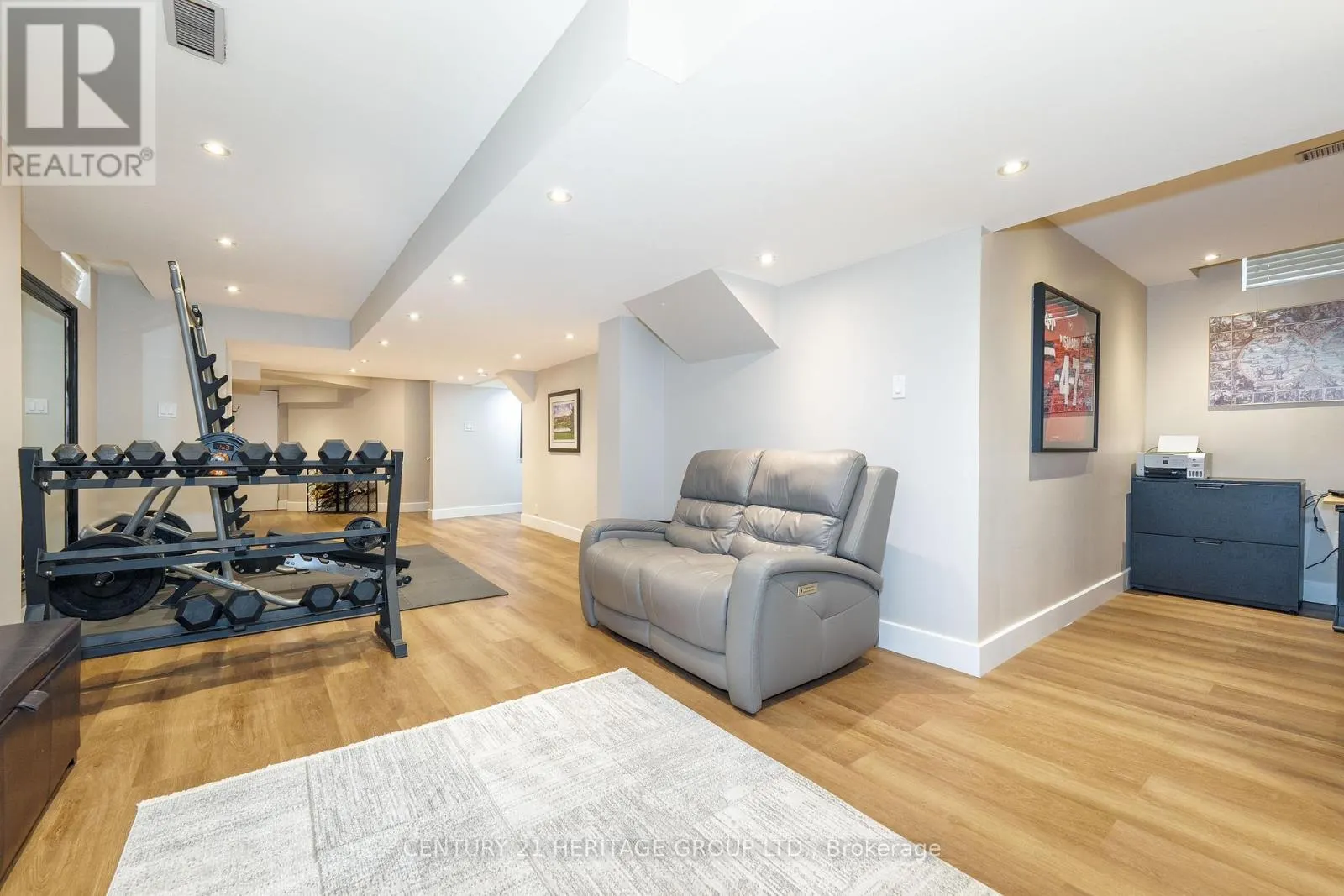 512 MENCZEL CRESCENT