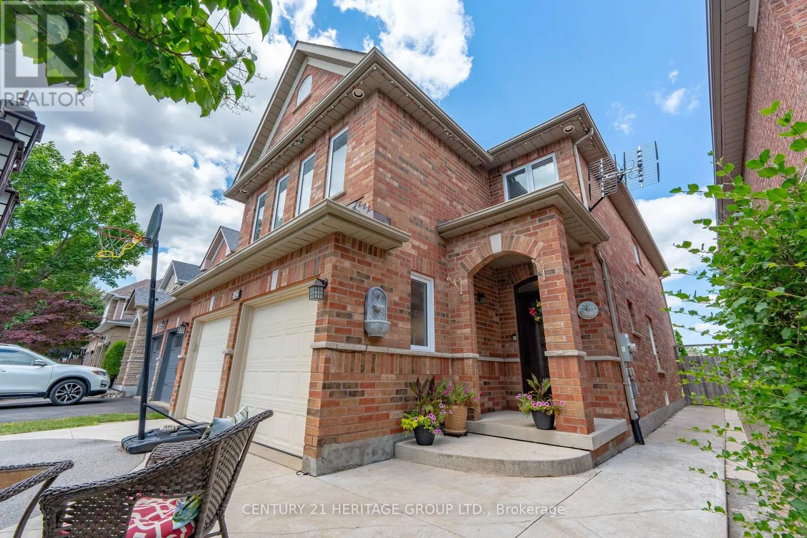 512 MENCZEL CRESCENT