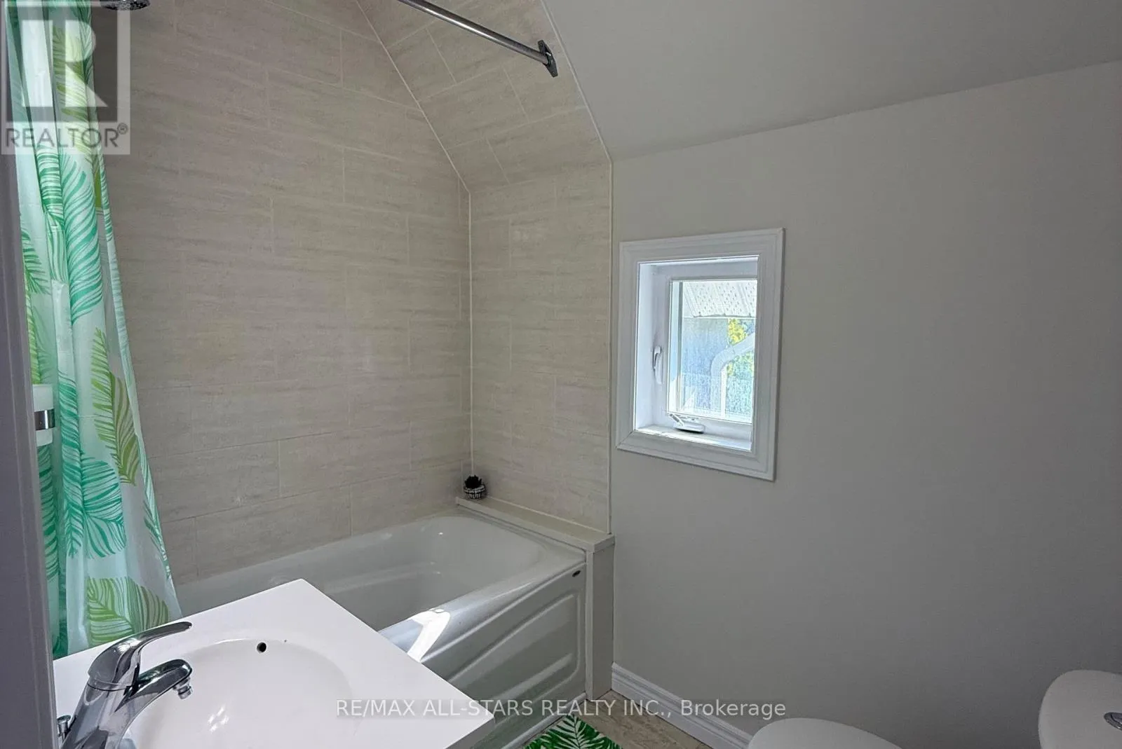194/198 BROCK STREET W