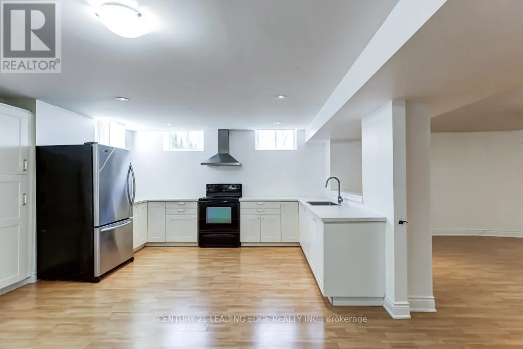 6 SOMER RUMM COURT
