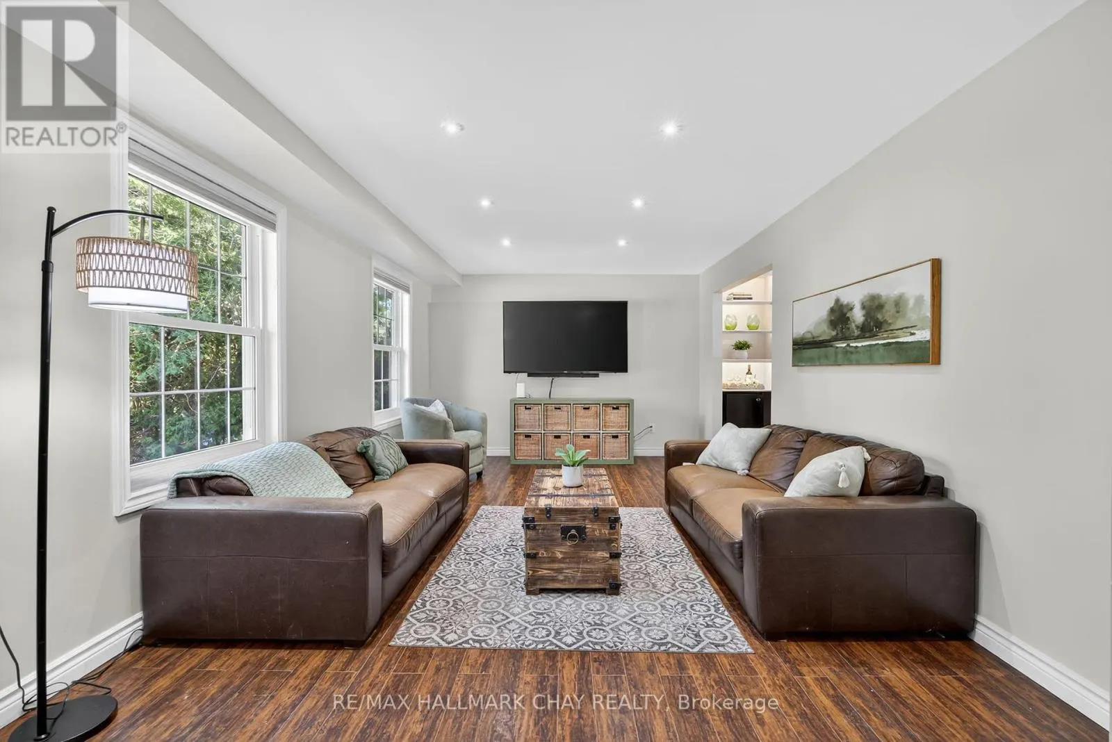 3221 OAK STREET