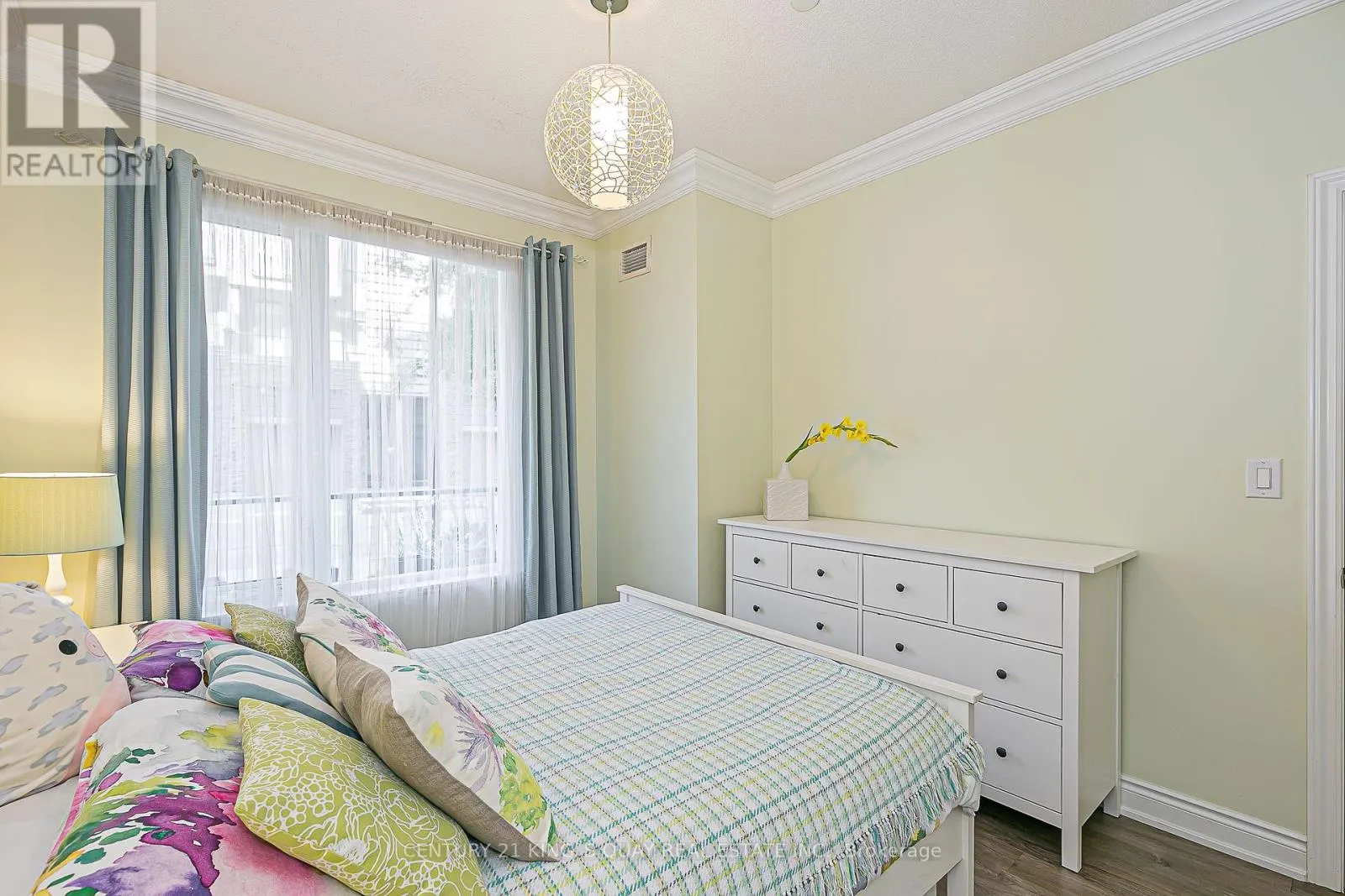 103 - 277 SOUTH PARK ROAD