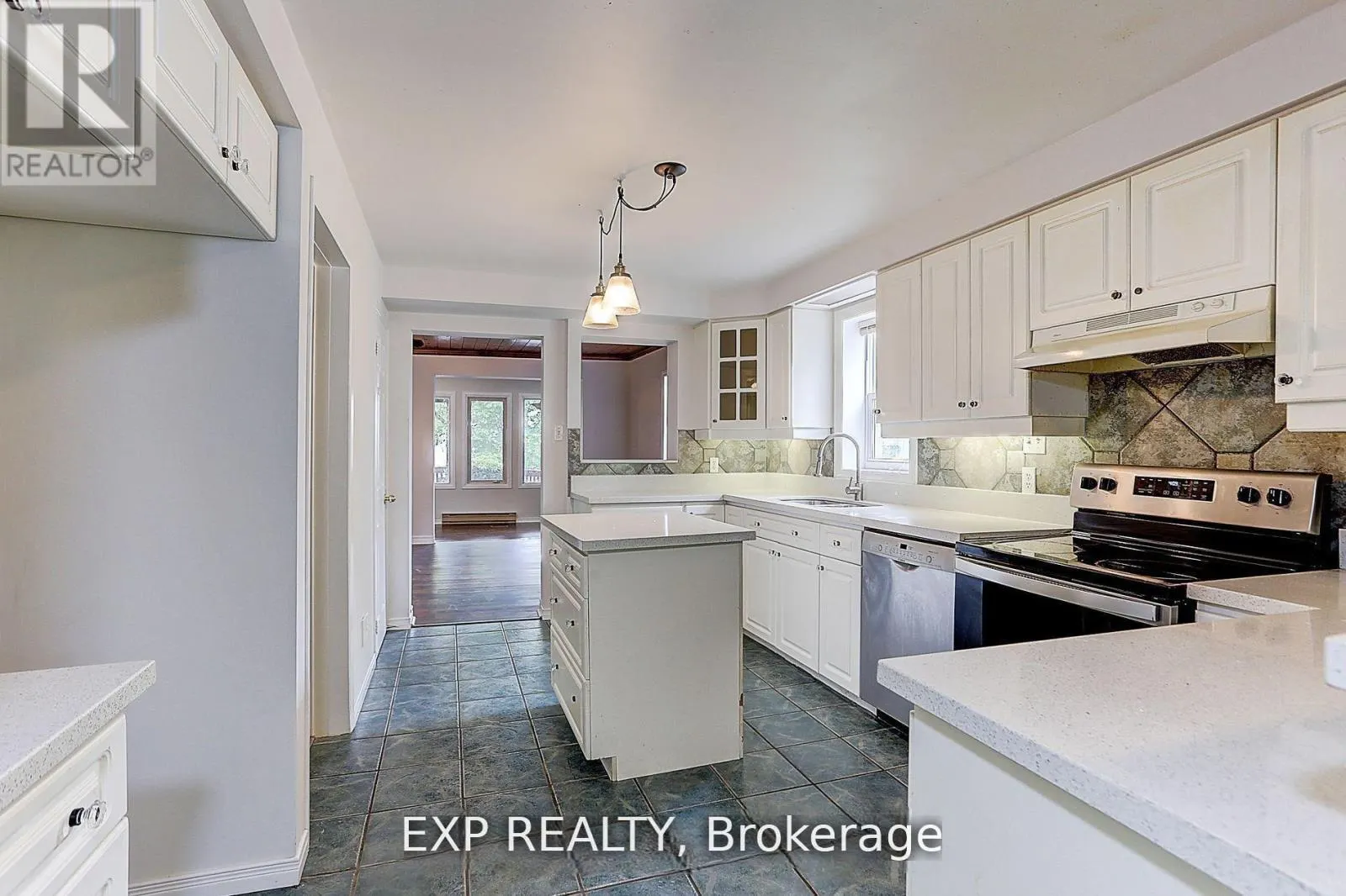 127 LAKE DRIVE N