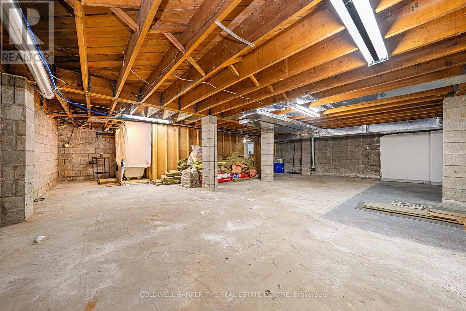 920 LAKE DRIVE E