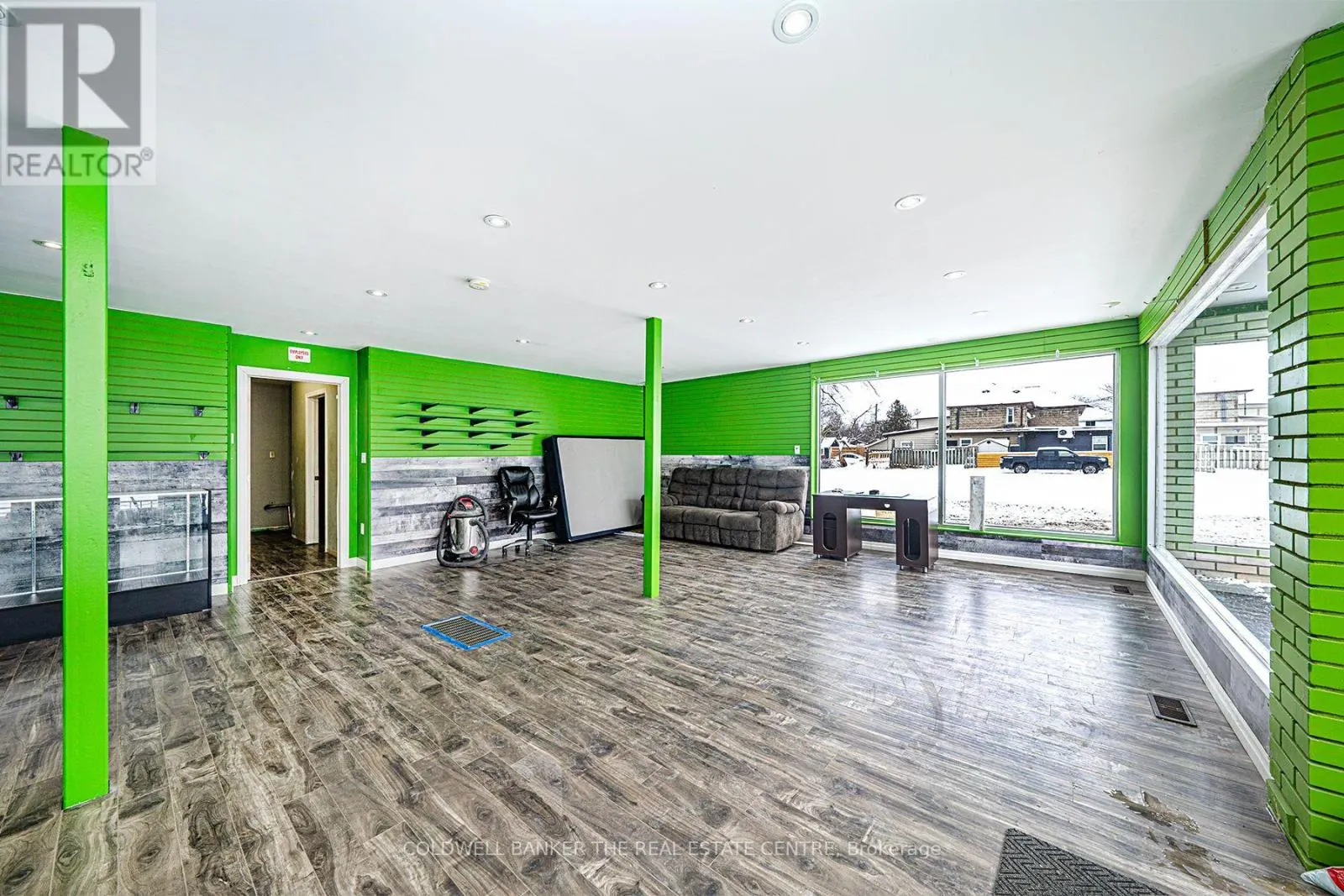 920 LAKE DRIVE E