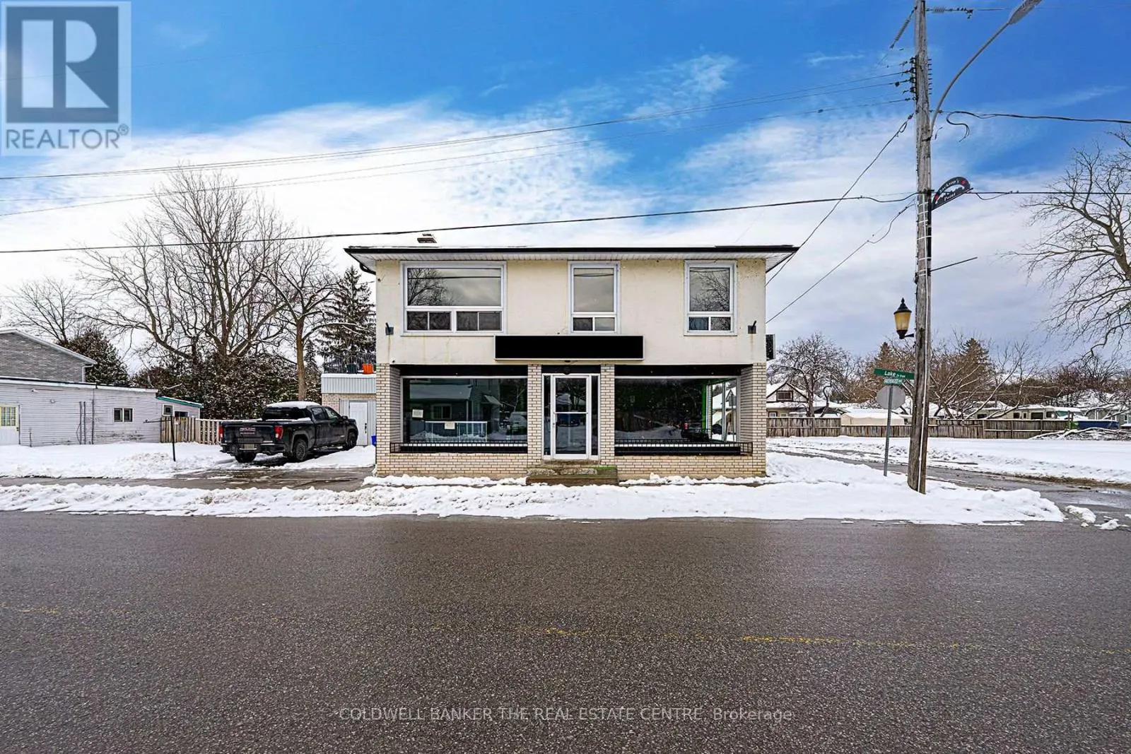 920 LAKE DRIVE E