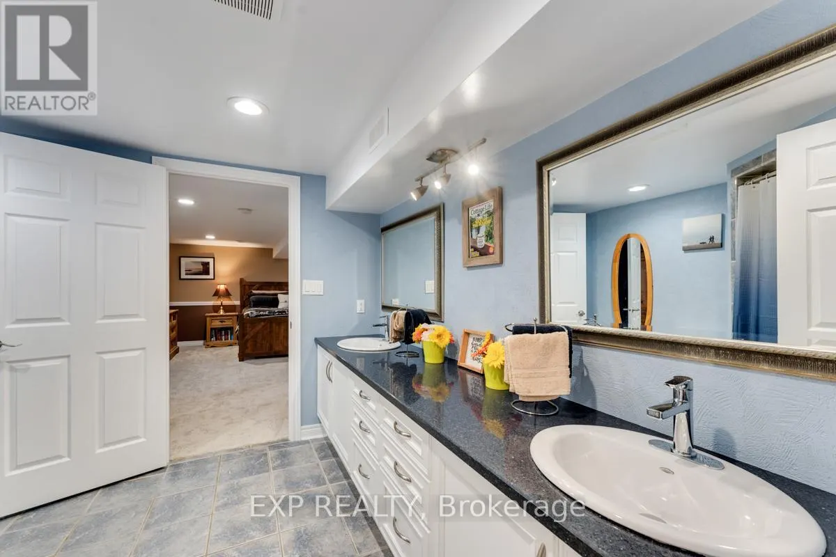 229 LAKE DRIVE N