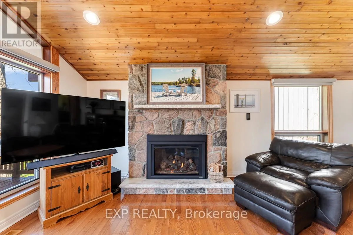 229 LAKE DRIVE N