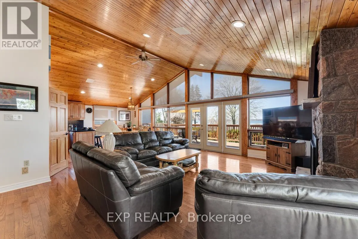 229 LAKE DRIVE N