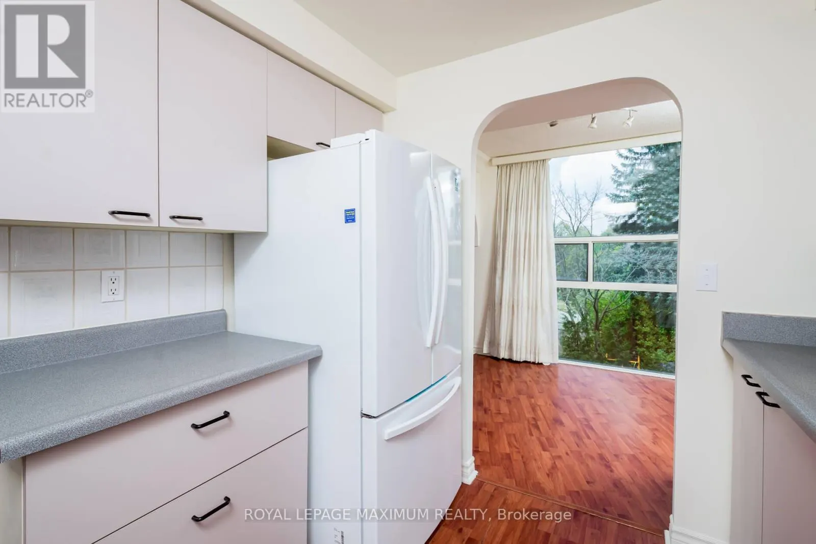 308 - 20 HARDING BOULEVARD W