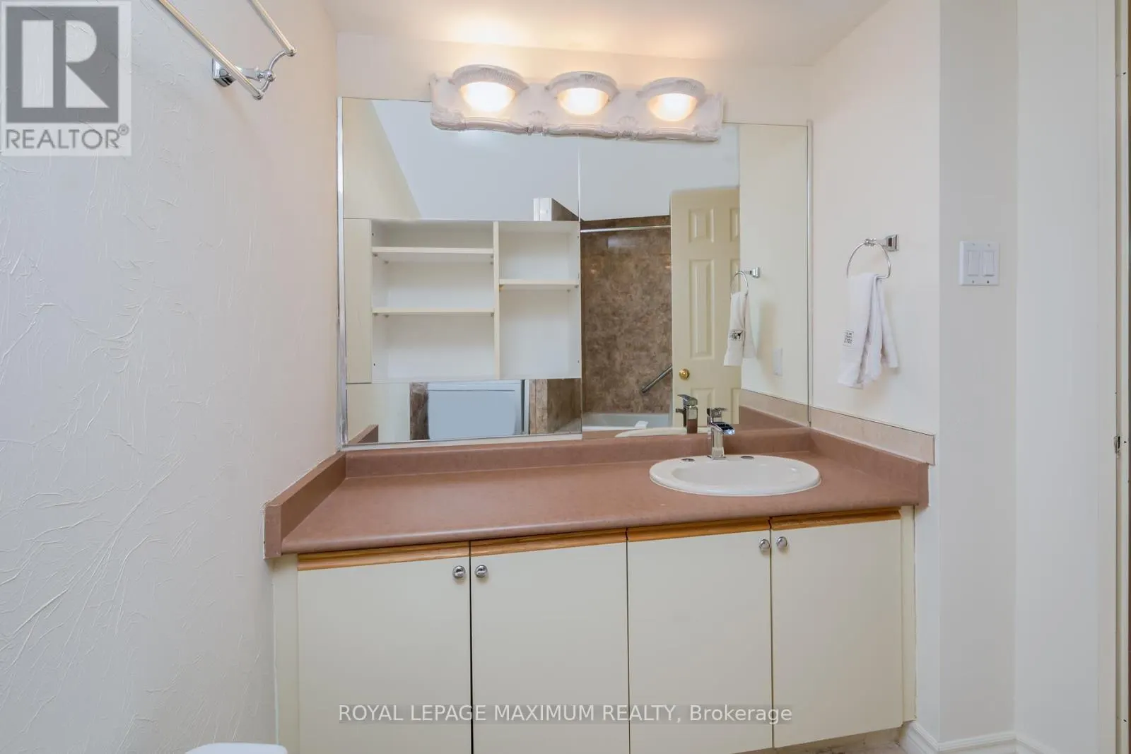 308 - 20 HARDING BOULEVARD W