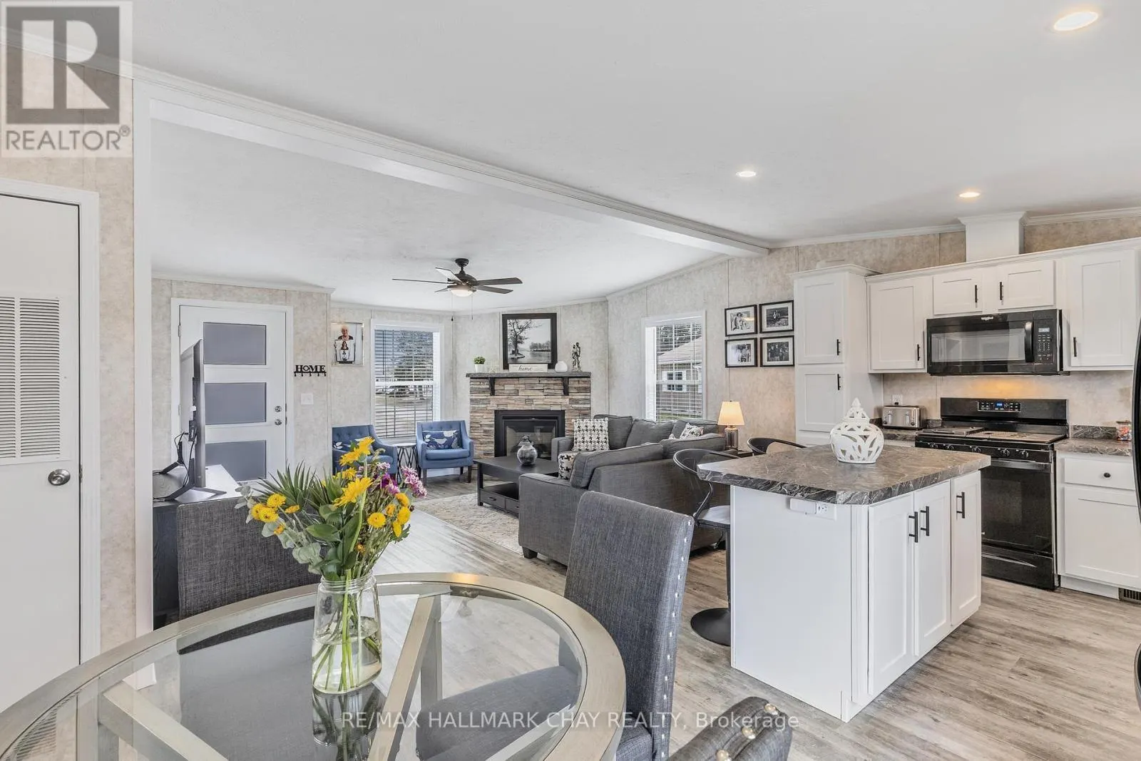 16 COMFORTS COVE