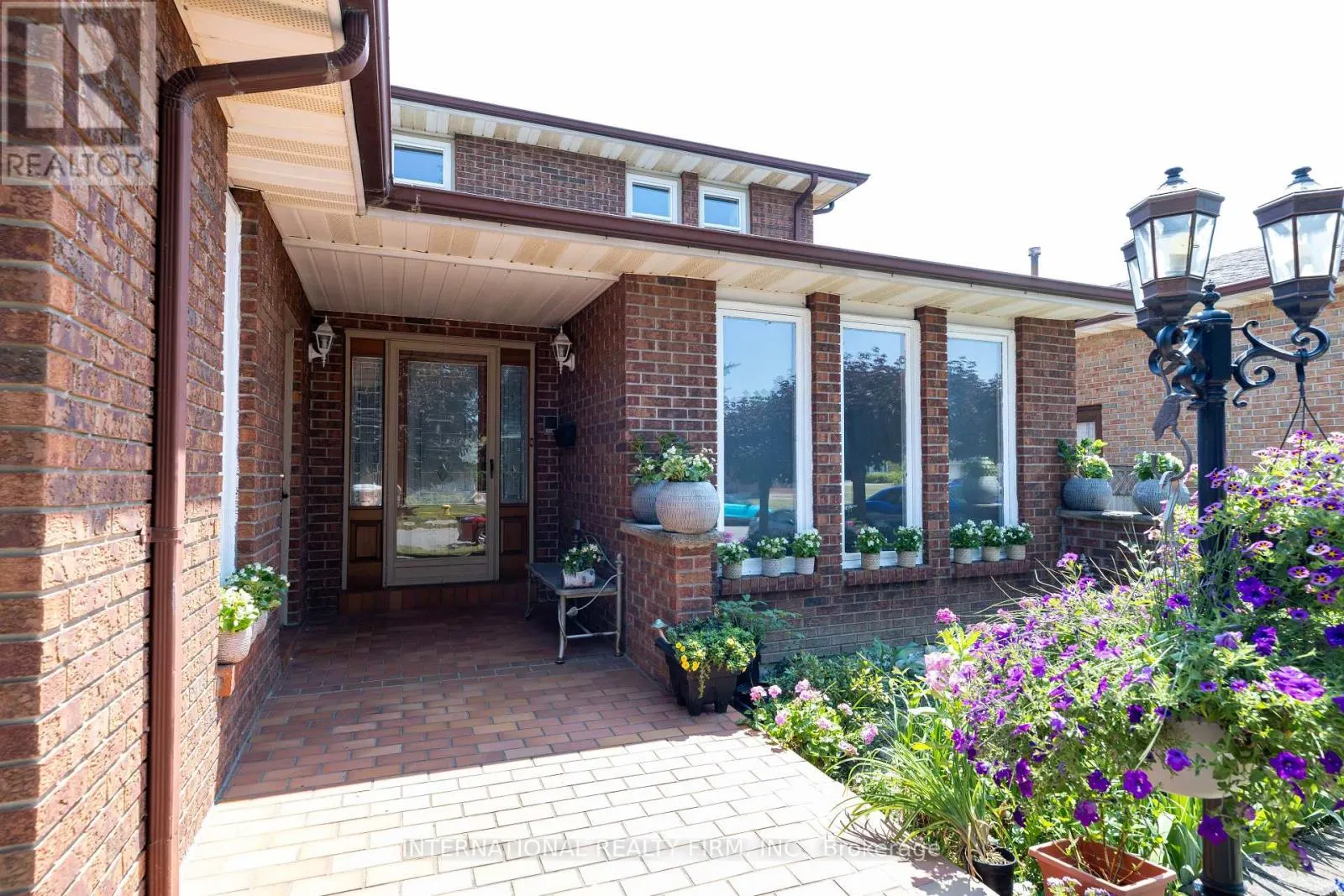 17 SOUTHVIEW DRIVE