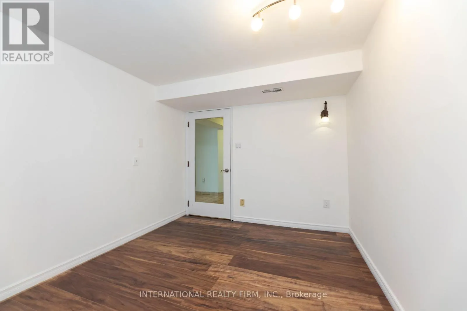 17 SOUTHVIEW DRIVE