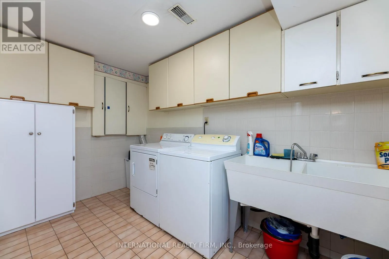 17 SOUTHVIEW DRIVE