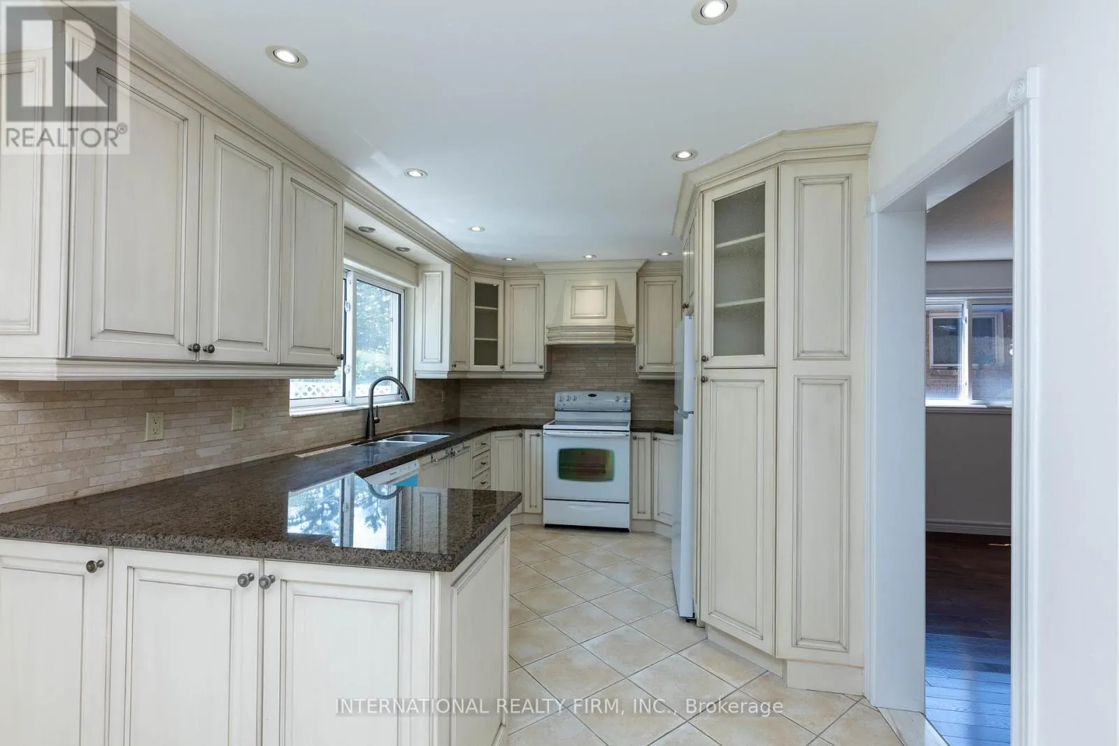 17 SOUTHVIEW DRIVE
