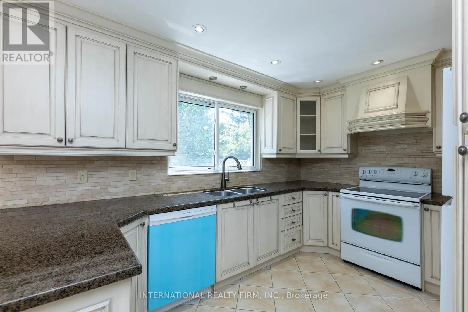 17 SOUTHVIEW DRIVE