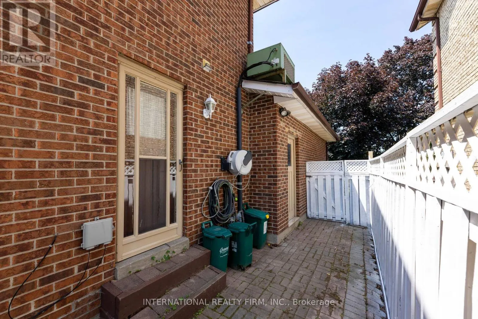 17 SOUTHVIEW DRIVE