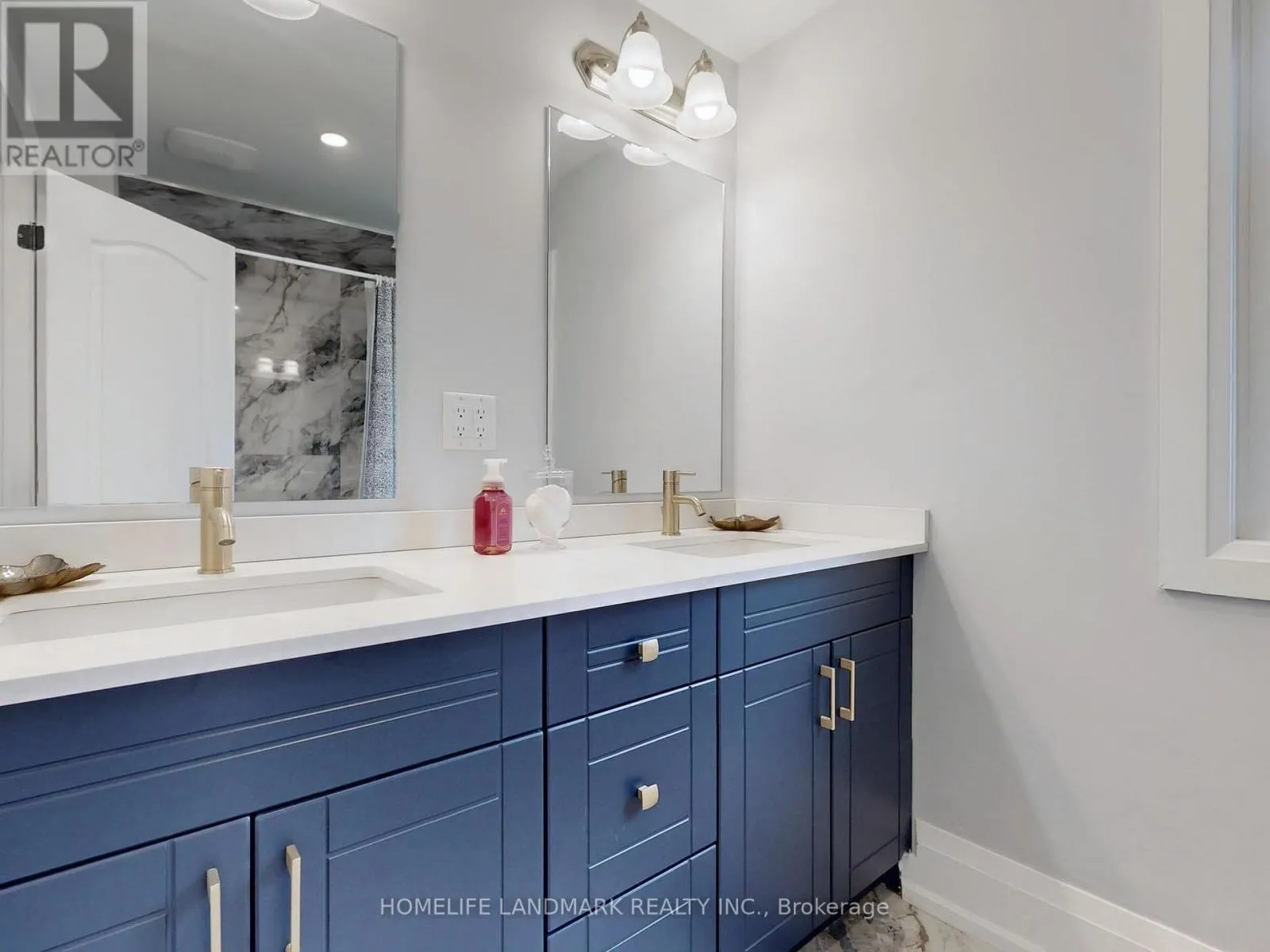 MAIN UNIT - 1661 MOUNT ALBERT ROAD