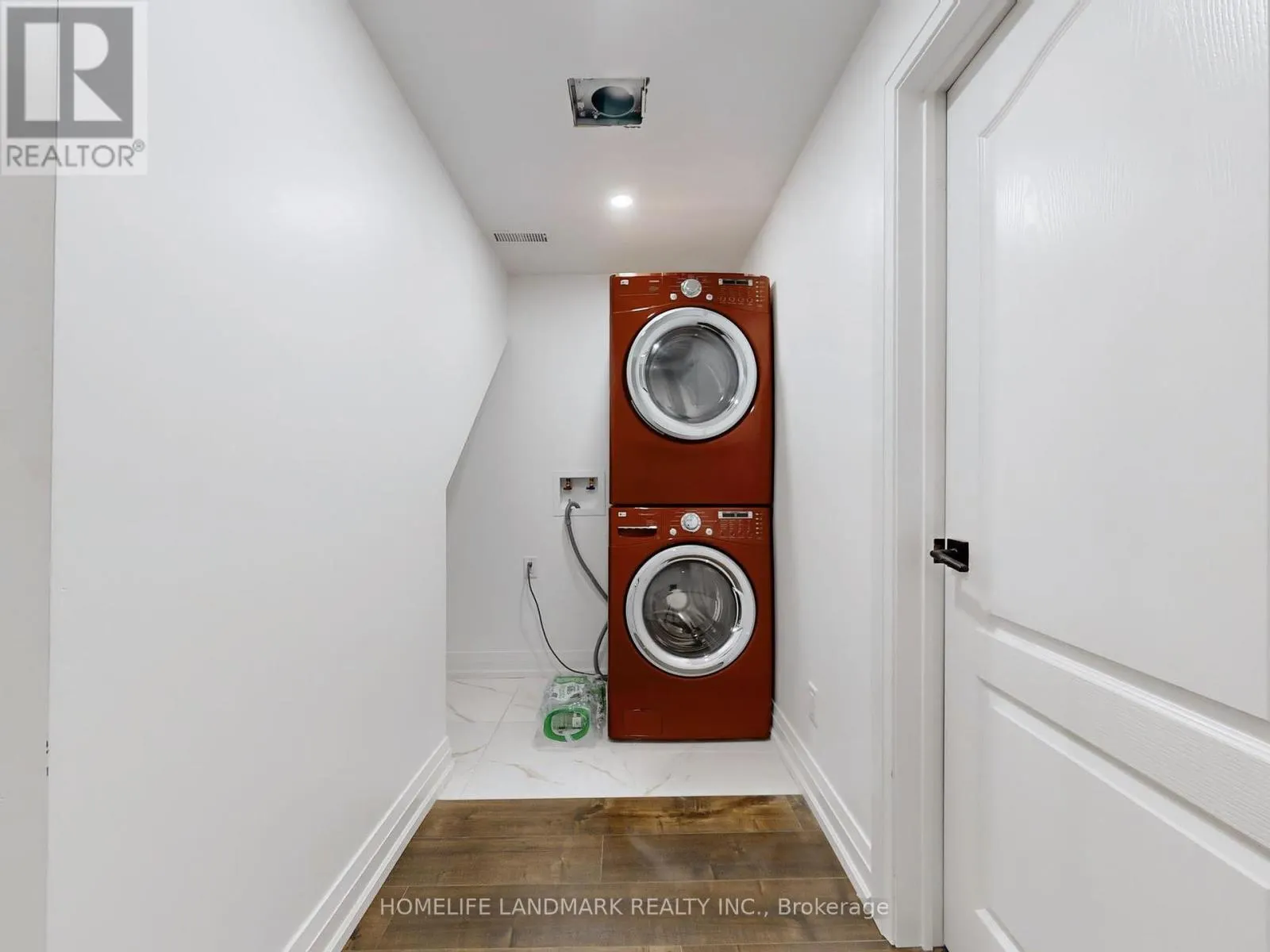 MAIN UNIT - 1661 MOUNT ALBERT ROAD
