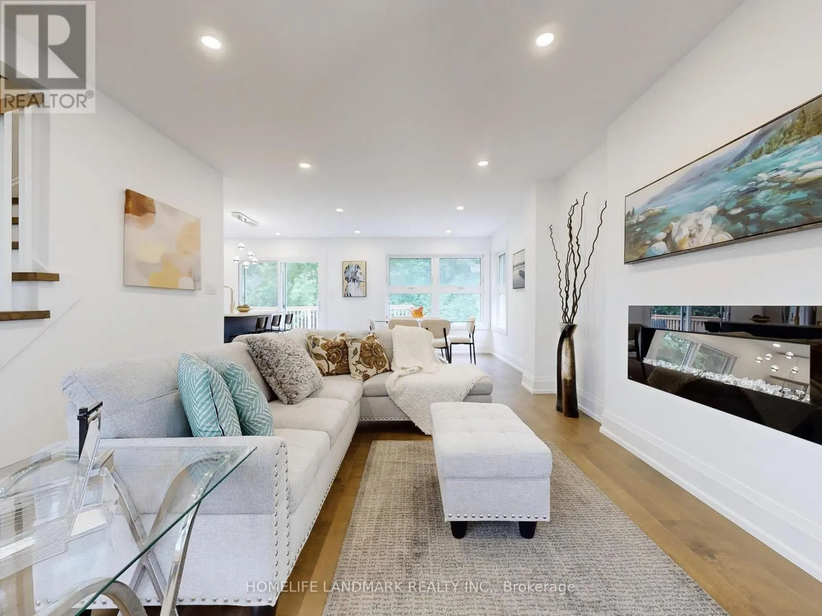MAIN UNIT - 1661 MOUNT ALBERT ROAD