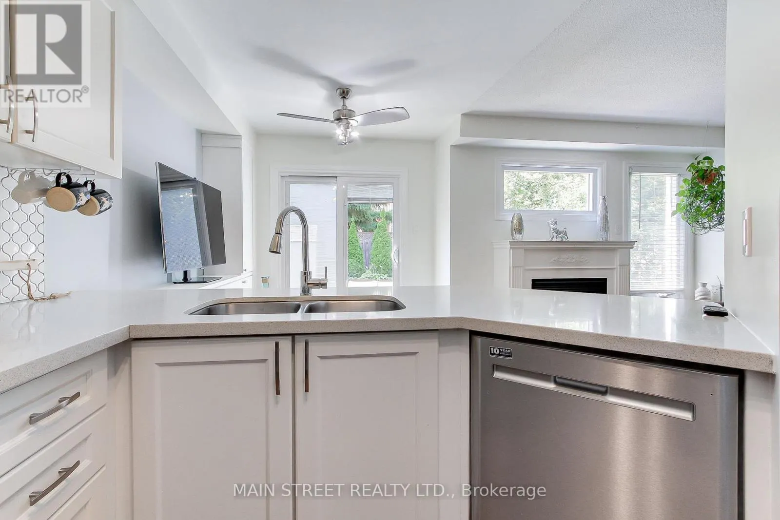 228 WARNER CRESCENT
