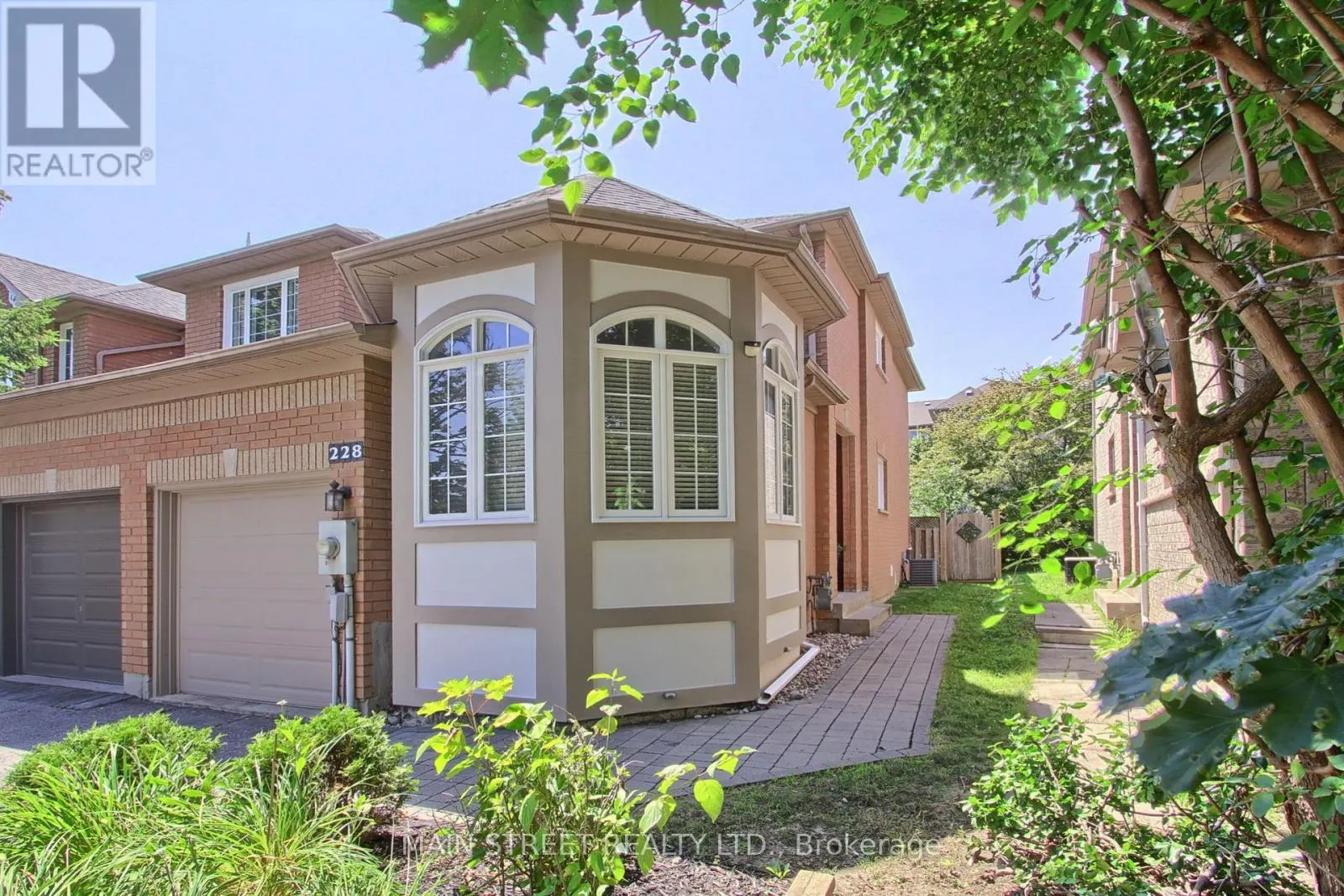 228 WARNER CRESCENT