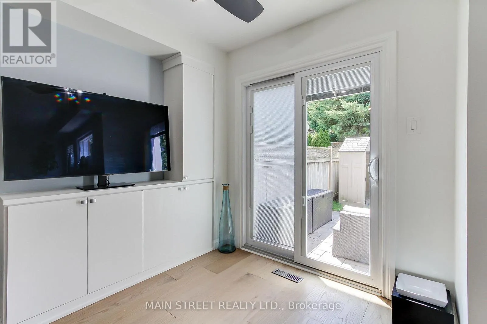 228 WARNER CRESCENT
