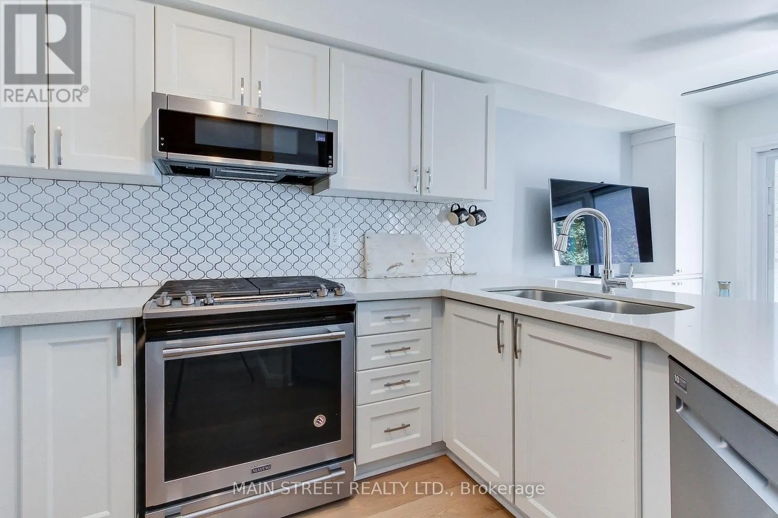 228 WARNER CRESCENT