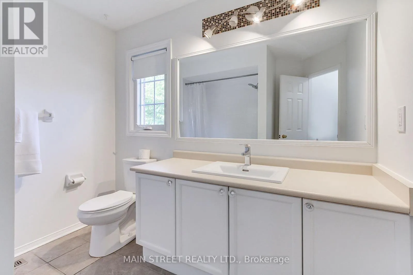 228 WARNER CRESCENT